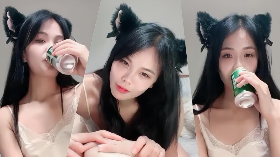 【你看起来很呆】极品反差御姐超骚超漂亮，双女互玩假JB啪啪狂插流白浆 (1)